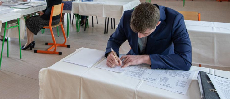 PŘIHLAŠOVÁNÍ K MATURITNÍM ZKOUŠKÁM V OPRAVNÉM NEBO NÁHRADNÍM TERMÍNU JARO 2025